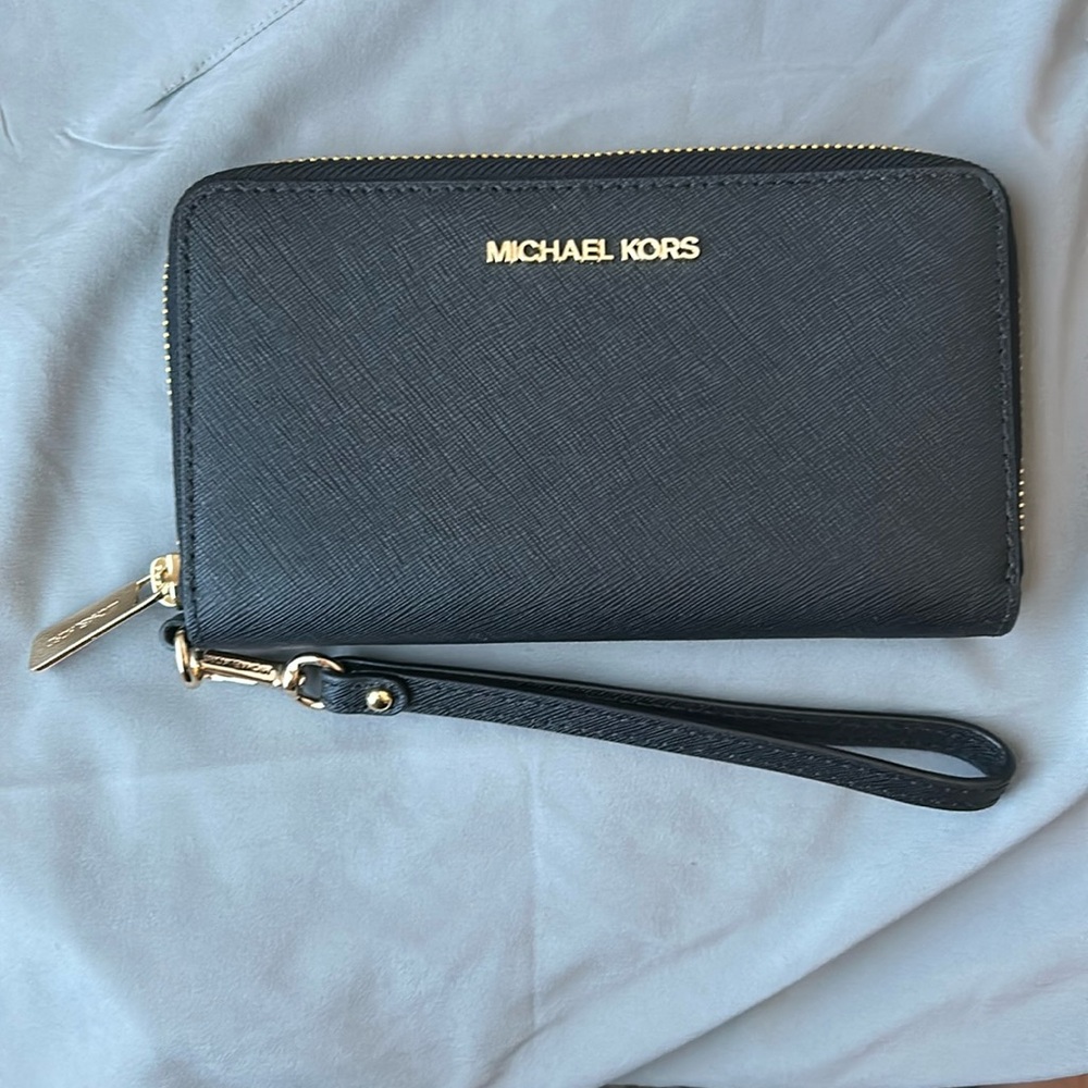 ❤️Michael Kors Black Wristlet❤️‍🔥